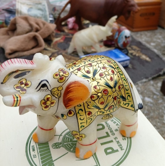 Vintage White Marble Mughal Jeweled Elephant Sculpture Paper Weight. - Picture 11 of 11